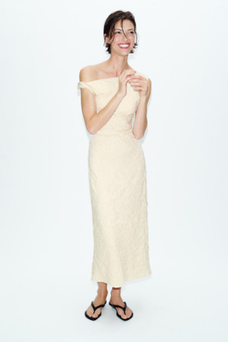 ZARA ЖАККАРДОВОЕ ПЛАТЬЕ СО СКЛАДКАМИ, ЭКРЮ