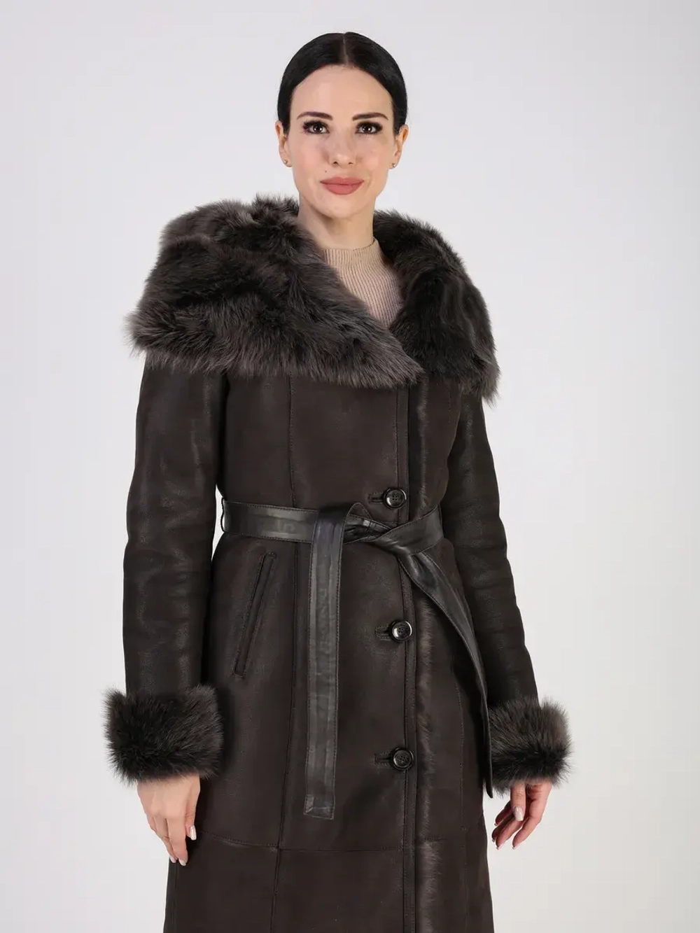 Дубленка зимняя натуральная с капюшоном длинная и теплая