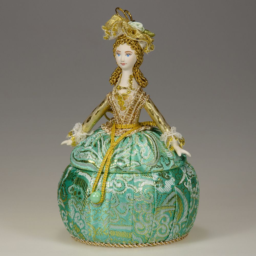 Кукла-шкатулка Барышня в парчовом платье