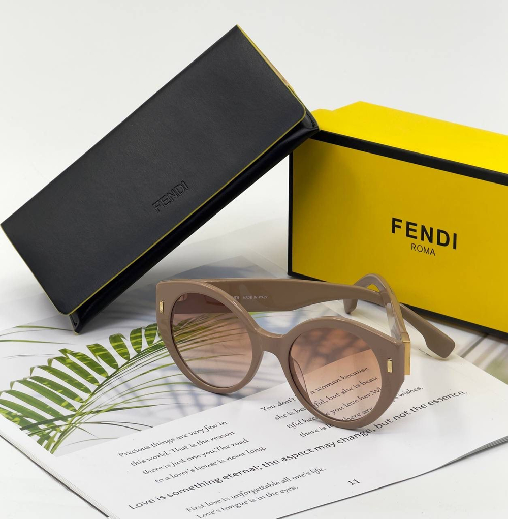 Солнцезащитные очки Fendi