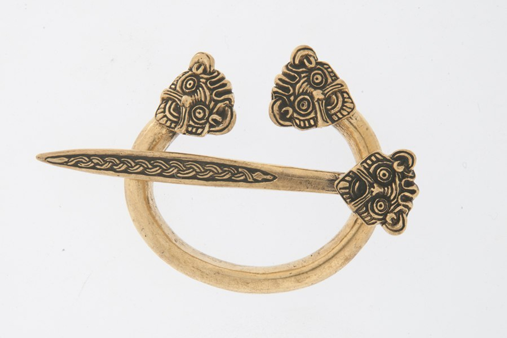 Фибула. Дания 9-11 в. (игла)