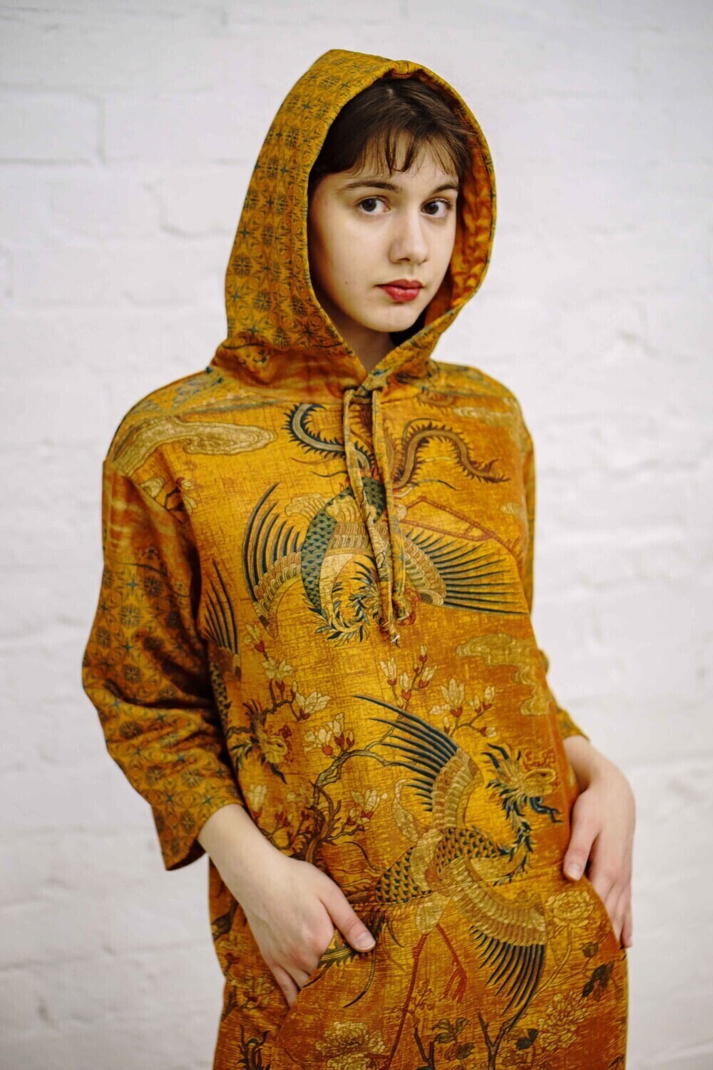 Платье с капюшоном "Фениксы", по мотивам китайского гобелена 18 века