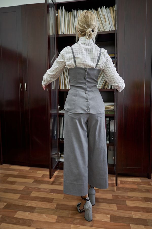 БРЮКИ УКОРОЧЕННЫЕ С ШИРОКИМ НИЗОМ