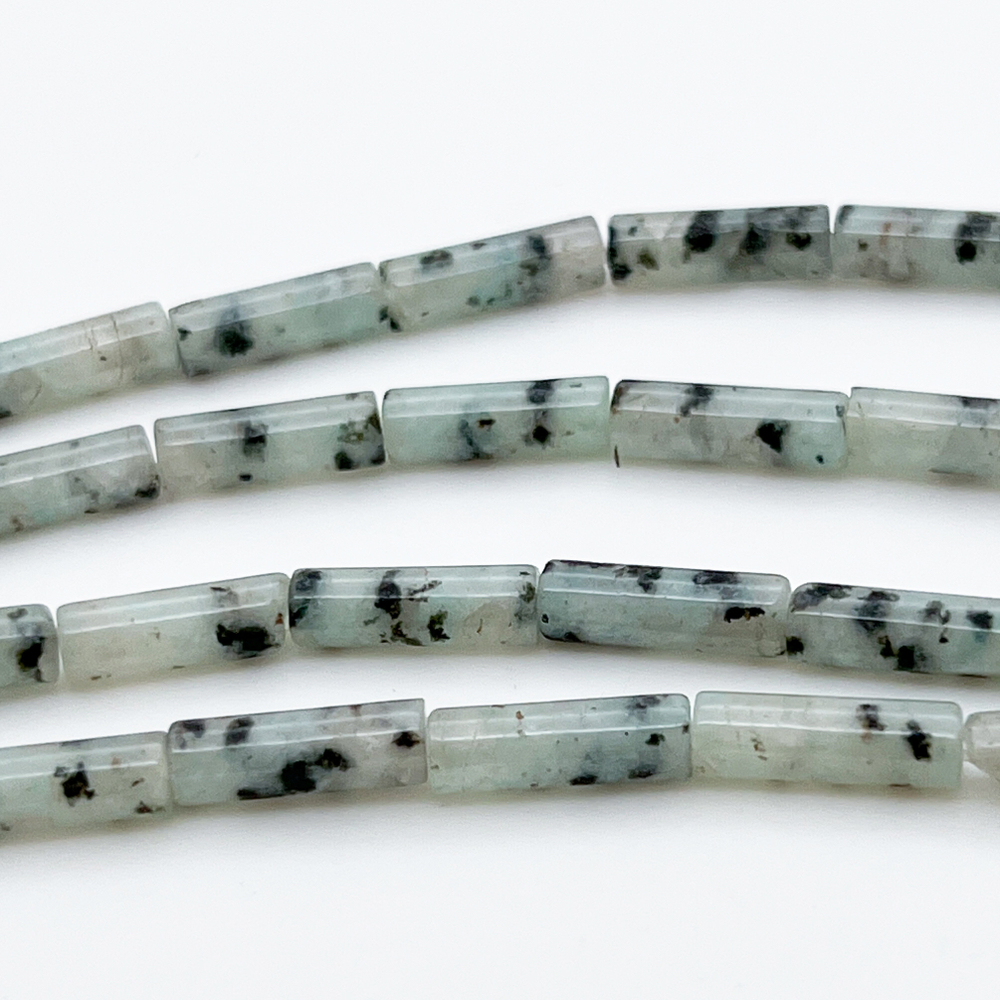 Пегматит, размер около 13*4 мм, цена за 13-14 шт (1/2 нити)