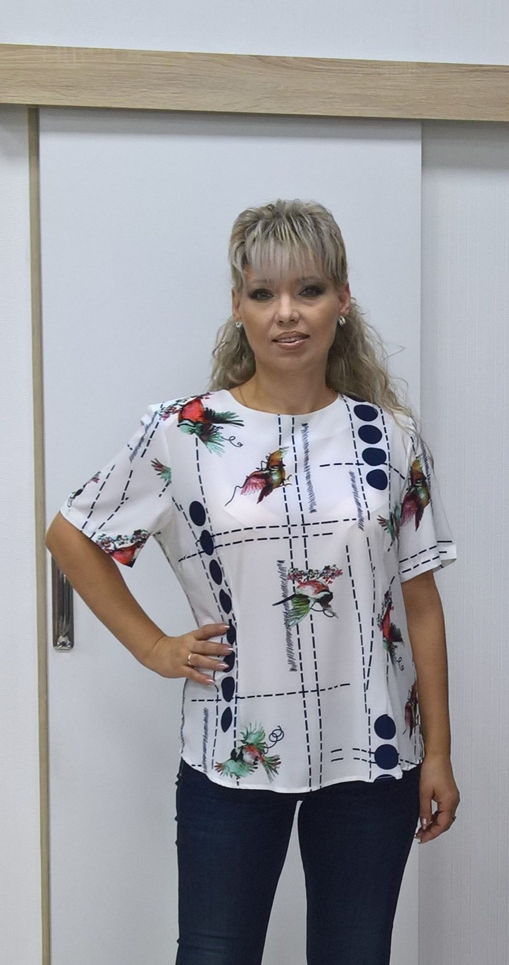 Белый яркий блузон с "птичками"