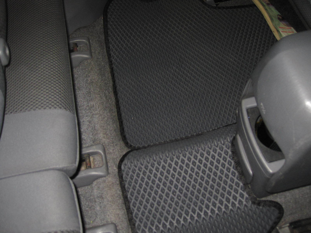 Автоковрики для Toyota RAV 4, II-поколение, 5- дверей (2000-2005)
