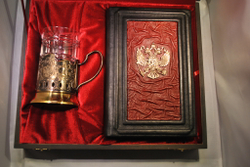 Набор "Ежедневник Герб РФ (съемная обложка из натуральной кожи) и подстаканник "Москва" №4