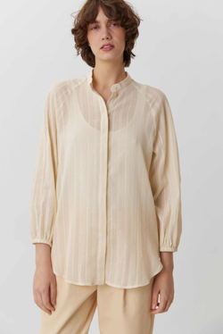 Рубашка покроя реглан из молочного шитья
