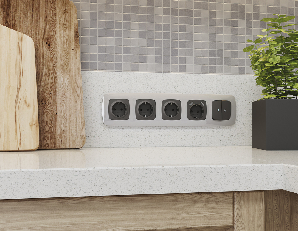 OF140404 Рамка OMEGA Ecta (Серебро глянец) 4-ая