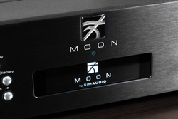 Moon by Simaudio 240i 2-tone — интегральный стереоусилитель премиум-класса