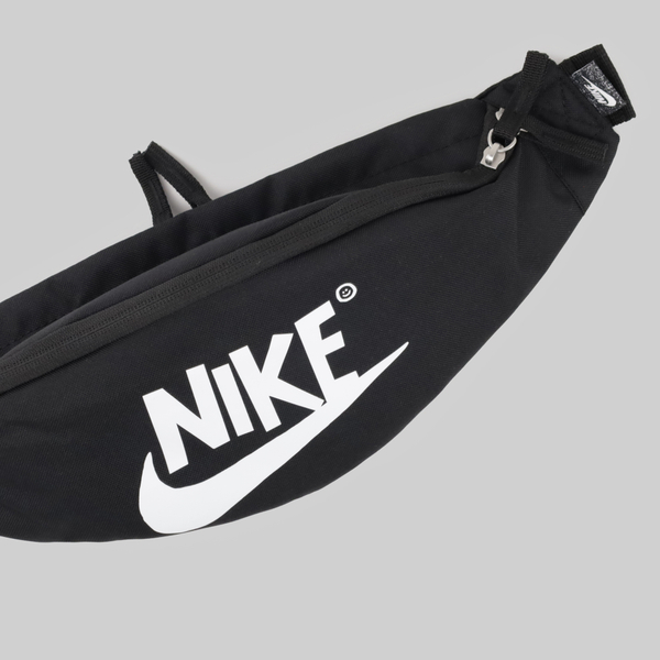 Сумка поясная Nike Heritage Waist Pack артикул:DQ5727-010 - купить в магазине Дайс
