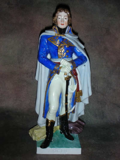 Фарфор. Статуэтка. Солдат. Луи-Лазар Гош французский генерал. Royal Vienna. Германия