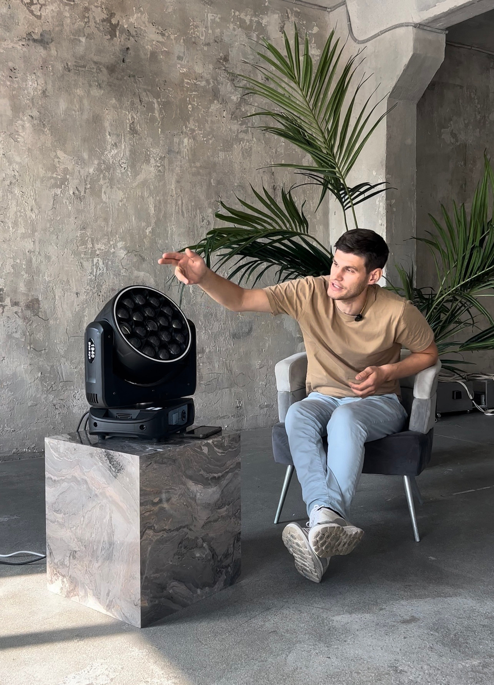 Световой прибор Amixled WASH BEYE 19x40 + LED RING UP
