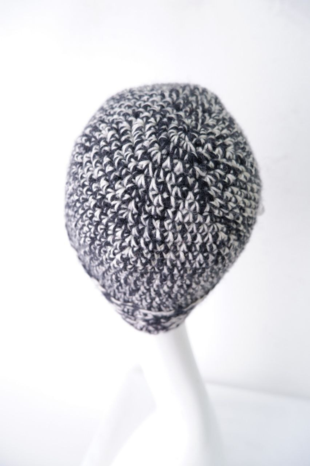 Шапка черно-белая теплая