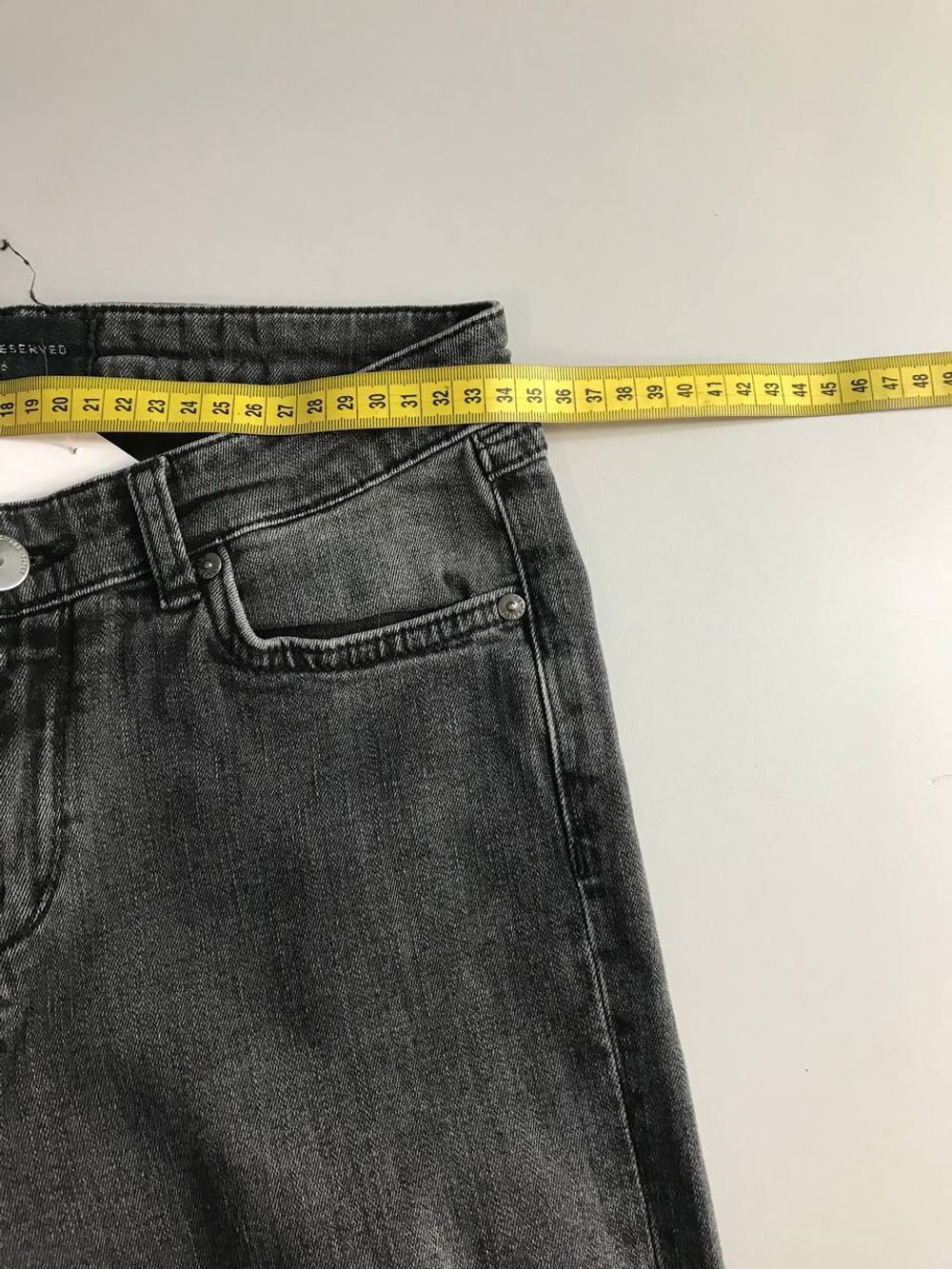 Джинсы Reserved с яркой вышивкой , маркировка 36, визуально на 42 размер