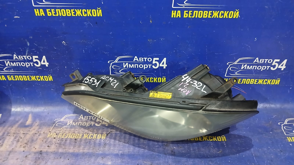 Фара передняя левая TOYOTA IPSUM 2001-2003