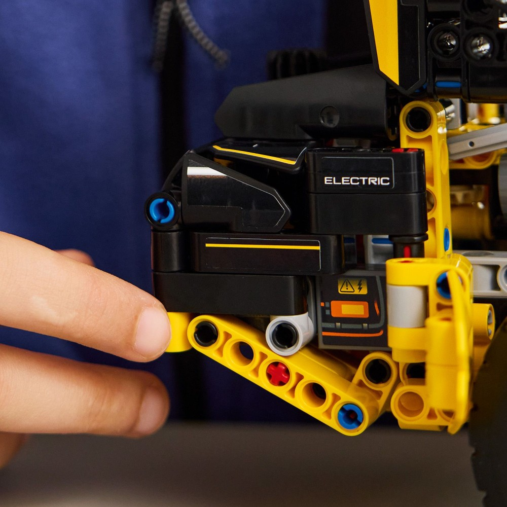 LEGO Technic - Колесный погрузчик Volvo L120 Electric 42209