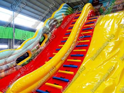 Большой надувной батут-горка "Сказочные богатыри" 13*9*10 м