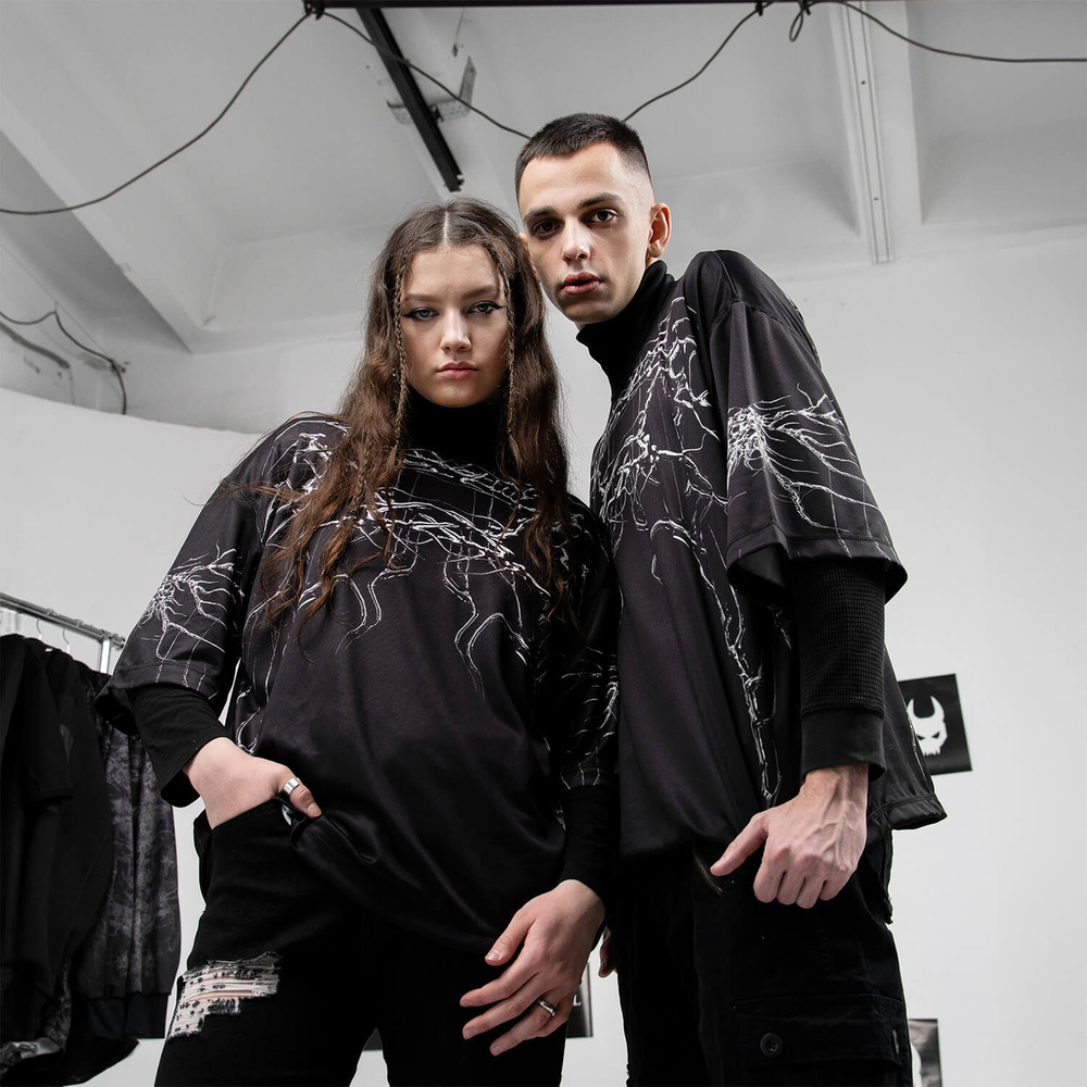 Футболка с воротом "DISCHARGE"