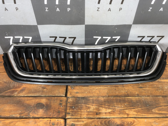 Решетка радиатора Skoda Rapid 2 20-нв Б/У Оригинал 60U853668