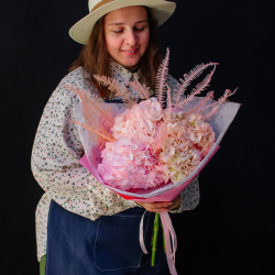 35. Воздушный зефирный букет из гортензий