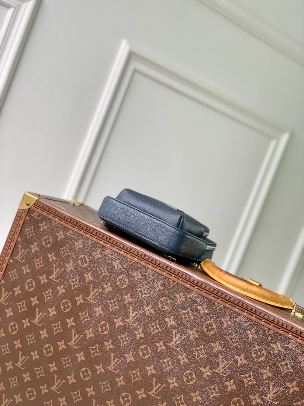 Louis Vuitton Avenue Slingbag PM
