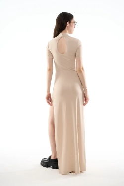 Облегающее платье с разрезом