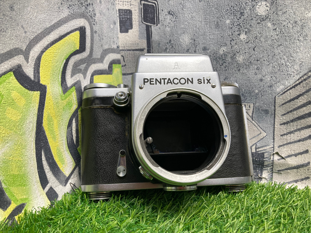 Pentacon SIX