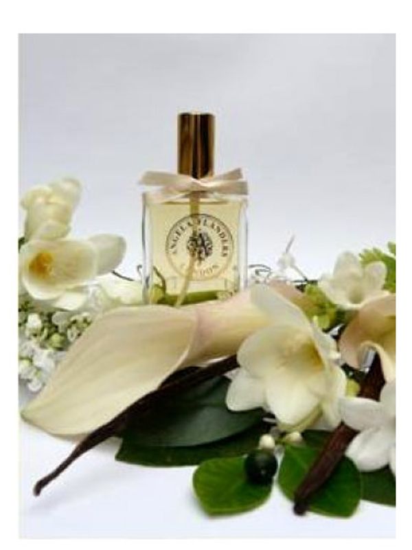 Angela Flanders Bouquet d'Amour