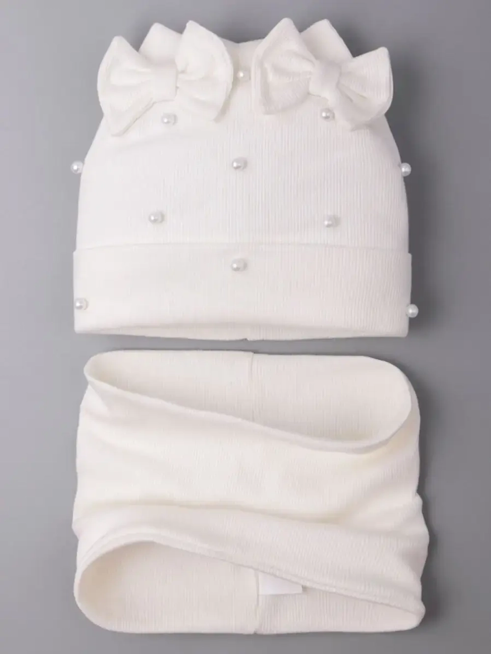 Шапка для девочки на весну с ушками и снуд