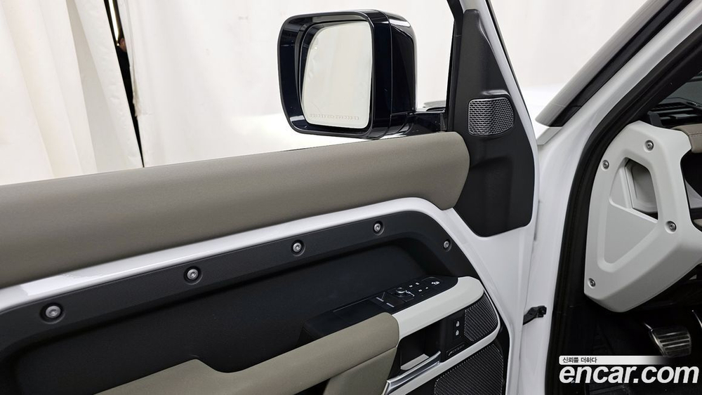 Land Rover Defender (L663) 90 D250 SE (01.2022)