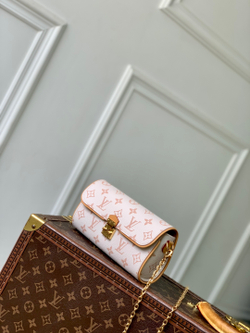 Louis Vuitton Pochette Camille