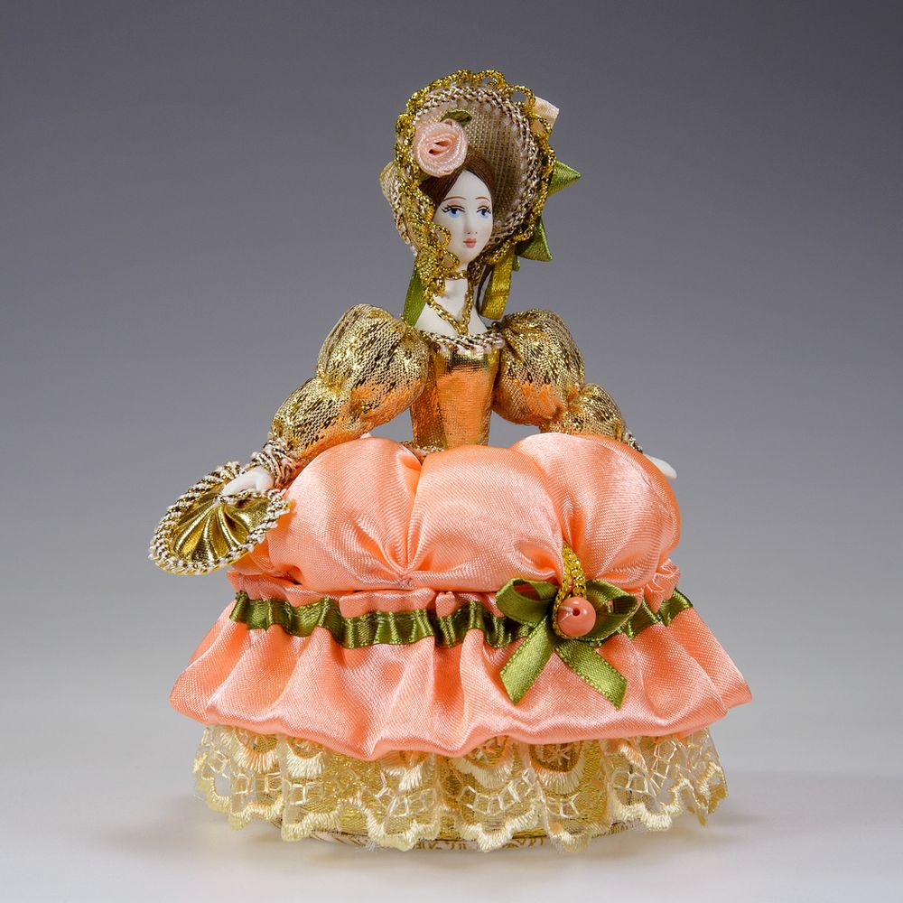 персиковый