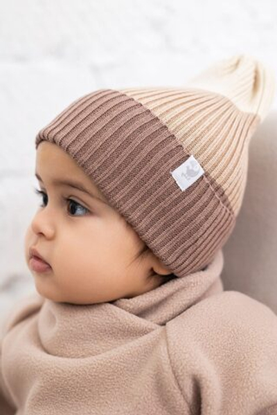 Вязаная шапочка Simple в полоску (латте)