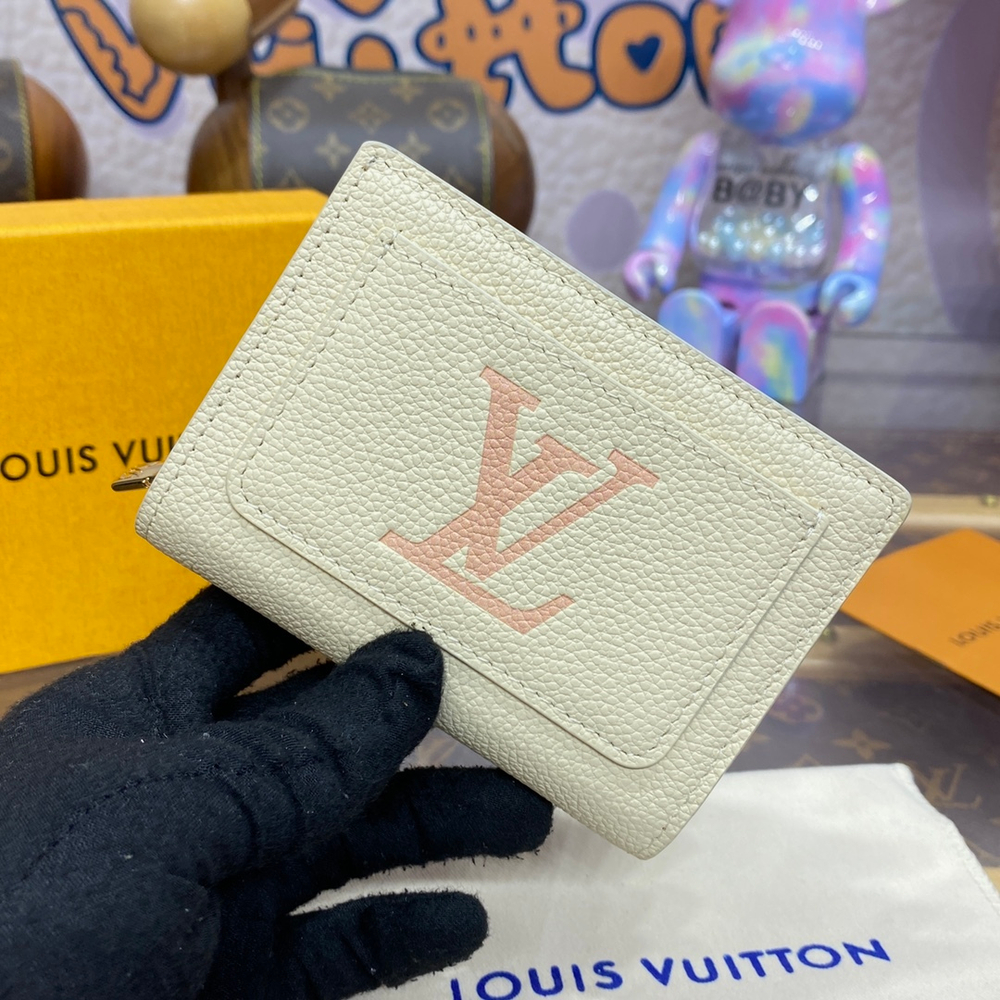 Louis Vuitton Clea Wallet