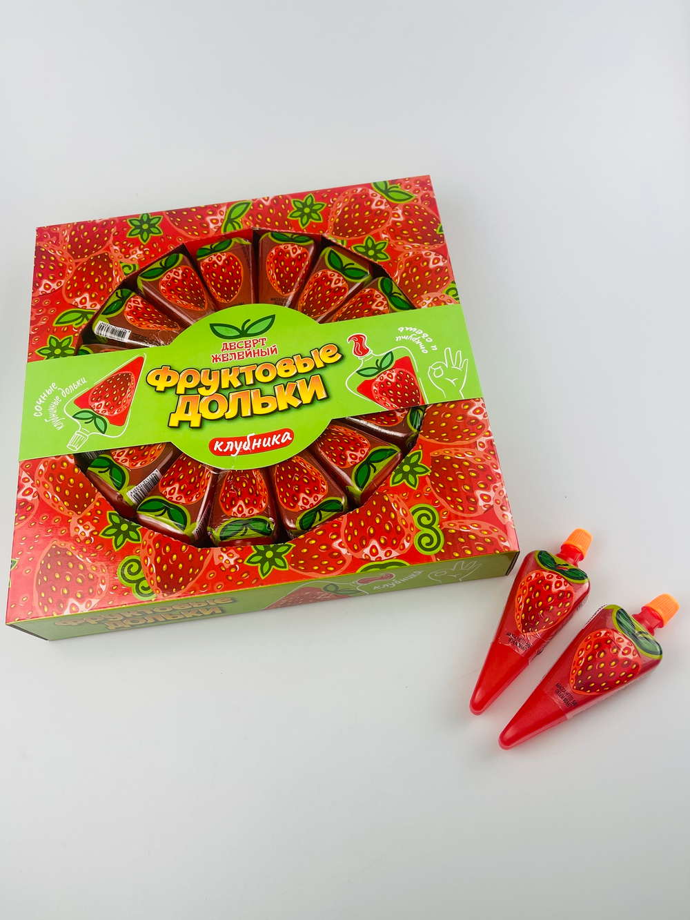 Десерт желейный "Фруктовые дольки" клубника 50гр*30шт*10 блоков.