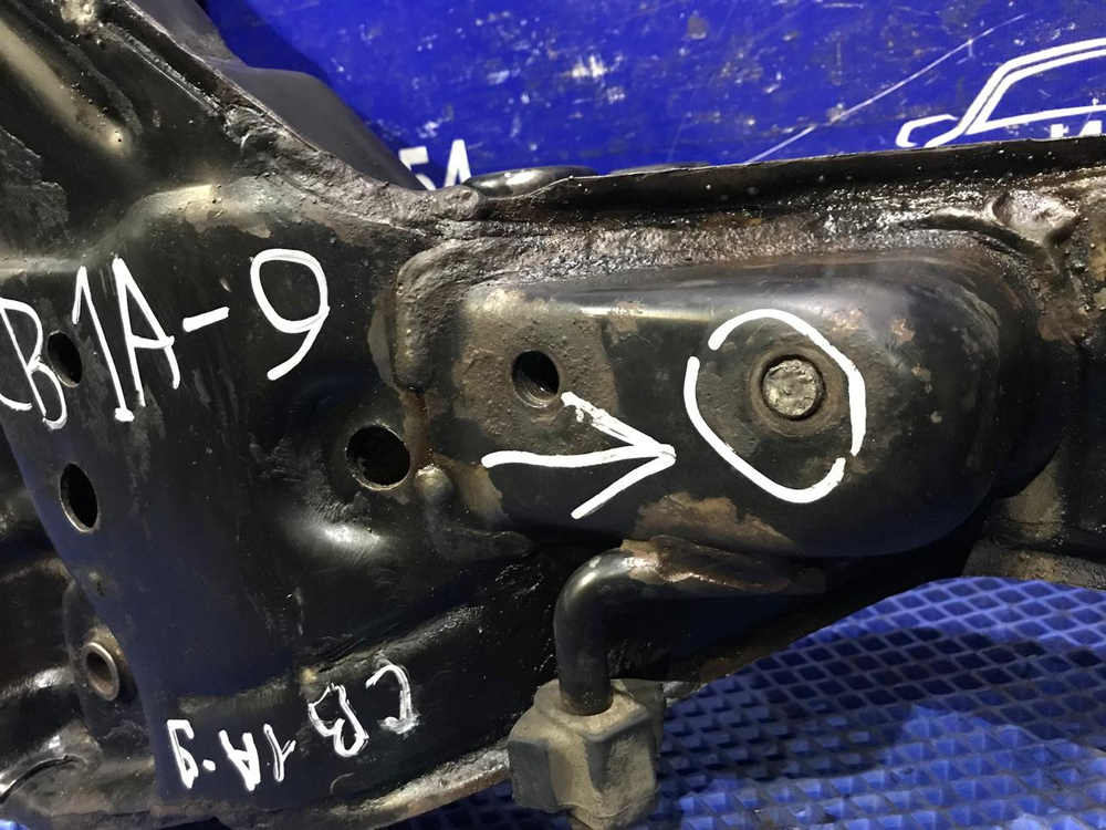 Балка передняя поперечная MITSUBISHI LANCER 1994