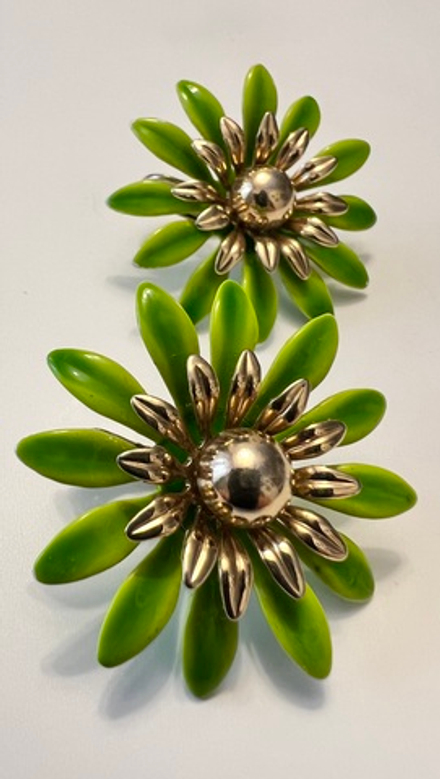 Зелёные клипсы цветы Sarah Coventry