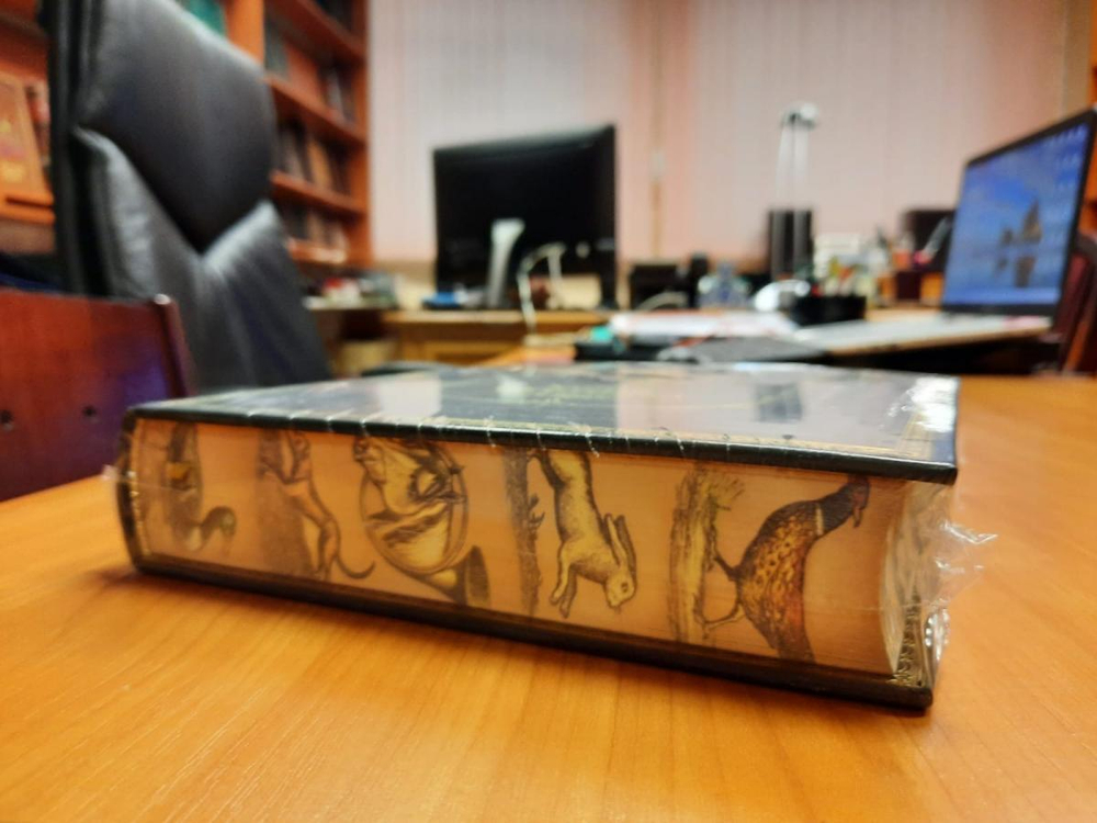 Сабанеев Л.П. "Книга охотника" Книга подарочная в кожаном переплете с бронзовым барельефом