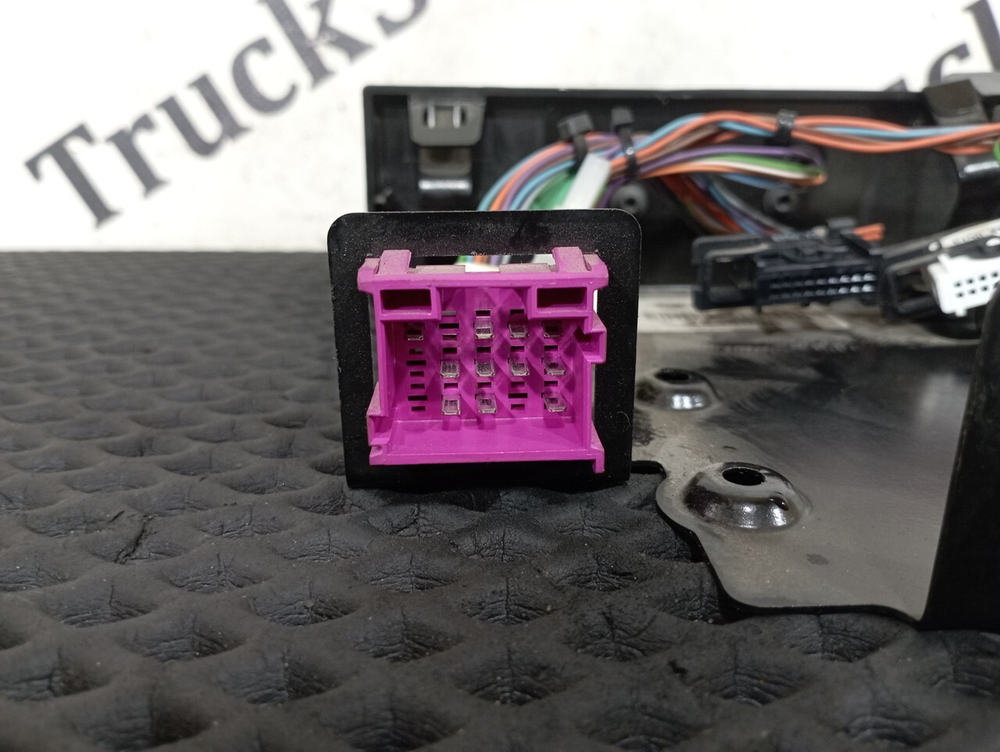 Кронштейн блока управления ECU