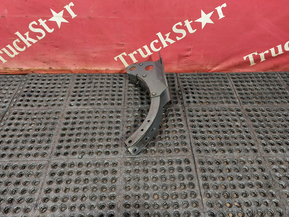 Кронштейн крепления топливного бака