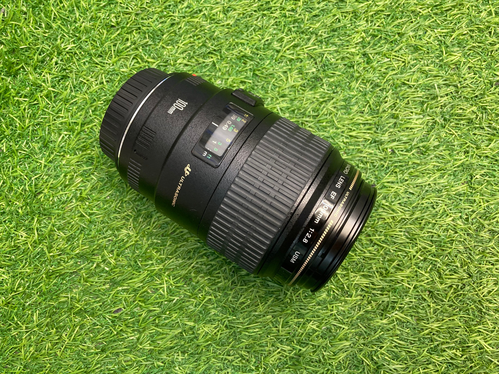Canon EF 100mm 2.8 Macro USM
