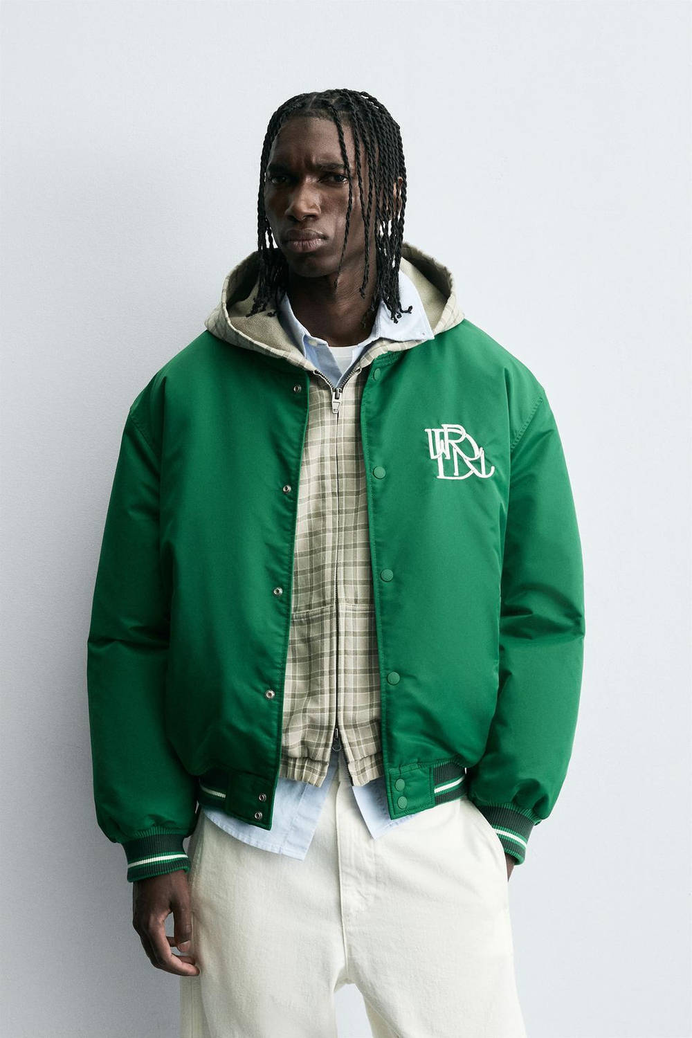 ZARA КУРТКА-БОМБЕР С КОНТРАСТНОЙ ВЫШИВКОЙ, ЗЕЛЕНЫЙ