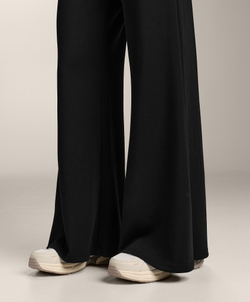 OYSHO Расклешенные брюки с мягкой на ощупь модальной тканью., черный