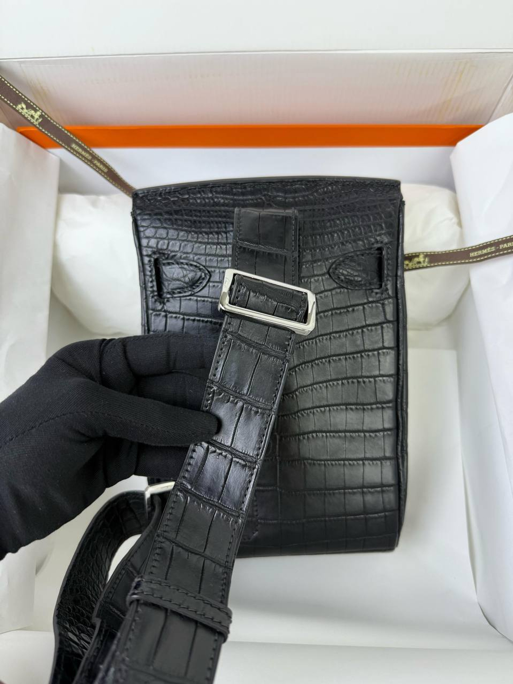Сумка-мессенджер Hermes из кожи крокодила