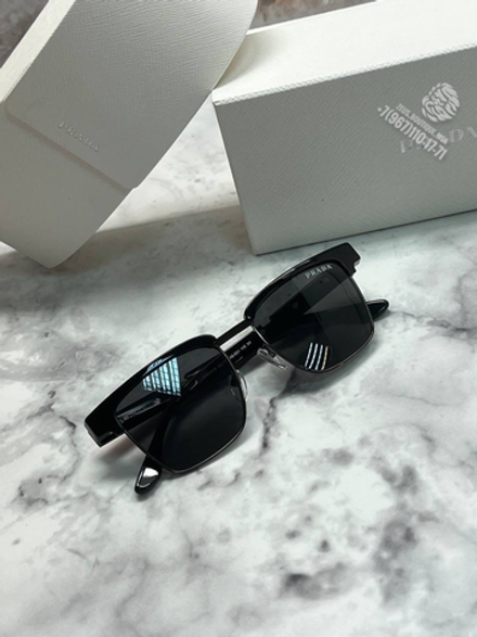 Солнечные очки Prada