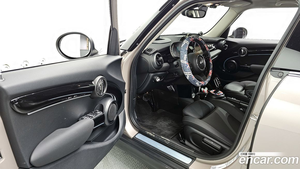 Mini Cooper 5 дверей Classic (01.2024)