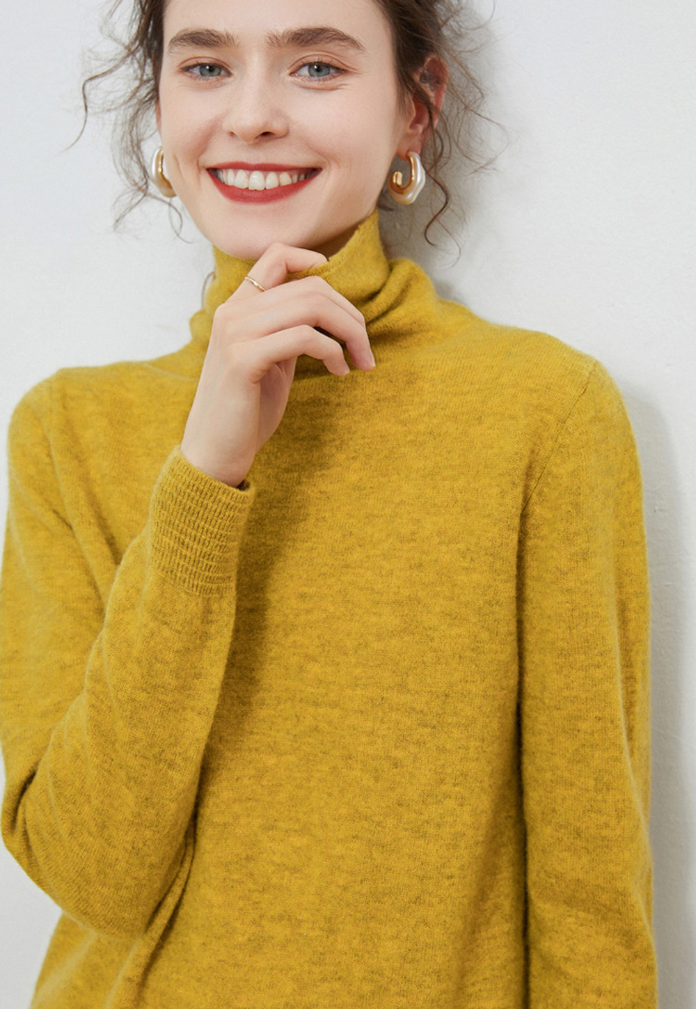 Бесшовный тонкий свитер (горчично-жёлтый)