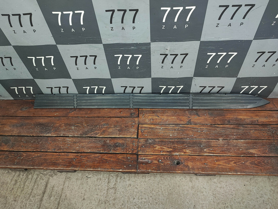 Накладка подножки правая Toyota Land Cruiser 200 12-21 Б/У Оригинал 517716A120