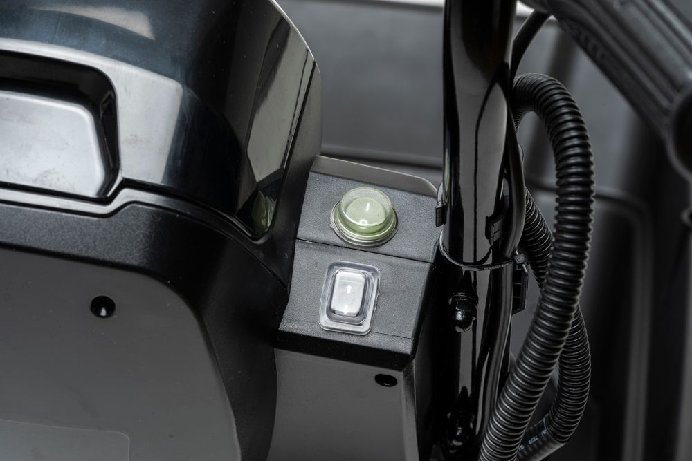 Аккумуляторная самоходная садовая тележка Greenwork 82GCK25, 7400607UA,82v, 106 л, АКБ 2.5 А·ч и ЗУ